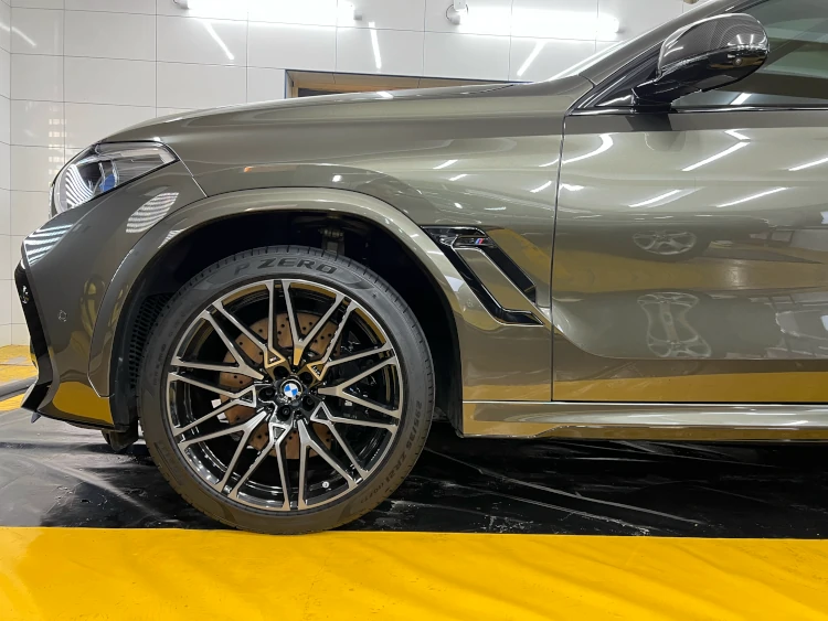 BMW X6M - mycie detailingowe, wnętrze
