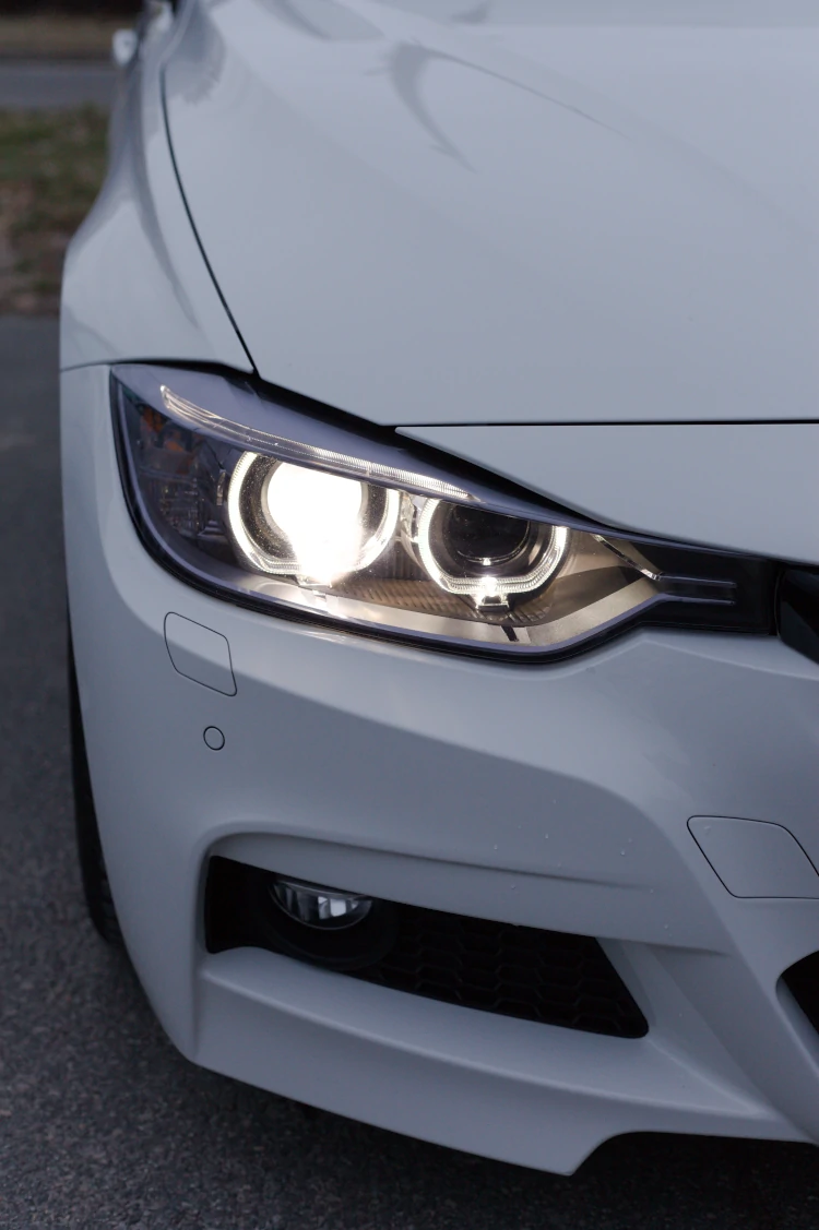 BMW F30 - oklejanie lamp